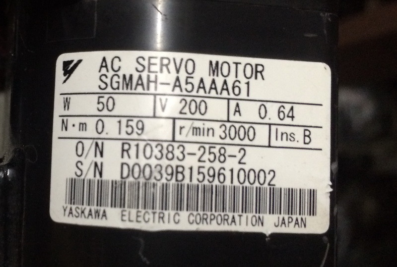 1PC Yaskawa servo motor SGMAH-04A1A21 New In Box
