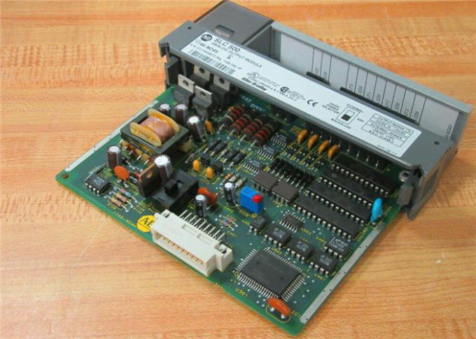 1P Nuovo Sigillato AB 1746-NO4V / A SLC 500 PLC Modulo Uscita Analogico