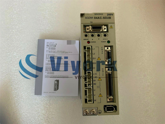 Yaskawa SGDM-04AC-SD2BM Industrial Servo Drive 50 / 60HZ 200 - 230VAC INPUT 3.4AMP