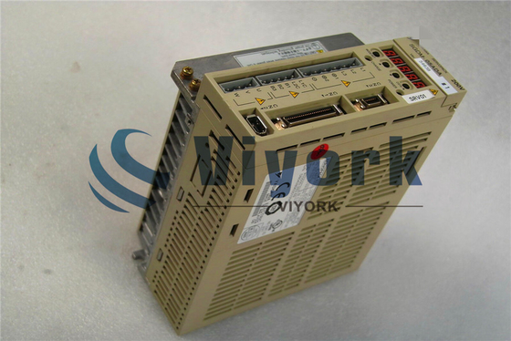 Yaskawa SGDM-05ADAY118 Industrial Servo Drive 50 / 60HZ 200 - 230VAC INPUT 4AMP