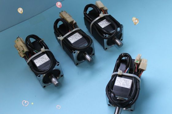 Yaskawa SGME-02BF12 AC SERVO MOTOR 2.7A 200W 3000RPM 100V NEW