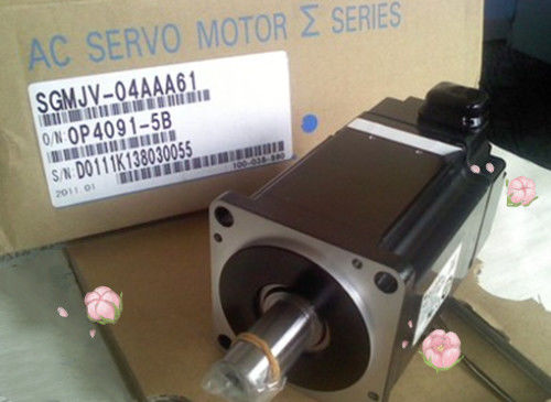 Yaskawa SGMJV-04AAA61 AC SERVO MOTOR 2.7A 400W 3000RPM 200V NEW