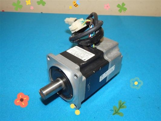 Yaskawa SGML-03BF14 AC SERVO MOTOR 3.7A 300W 3000RPM 100V NEW