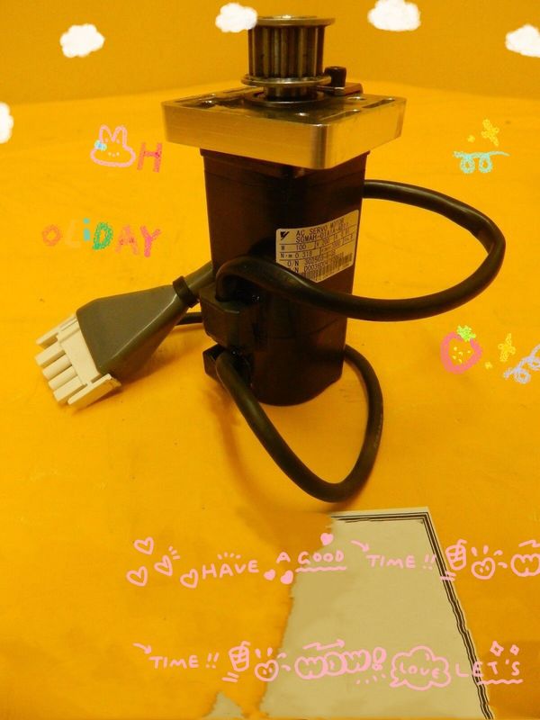 Moteur Servo Yaskawa SGMAH-01AAA21 AC - 95% Neuf, 1 Pièce