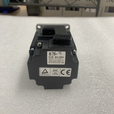 Mitsubishi HF-KP43 AC Servo Motor 3 PHASE 400W 102V 3000RPM 150HZ NEW