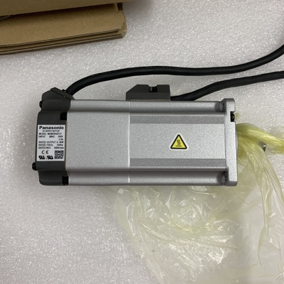 Panasonic MSMD042PJT AC SERVO MOTOR 106V 2.6A 0.4KW 200HZ 3000RPM NEW