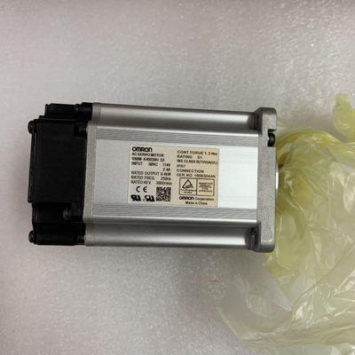 OMRON R88M-K40030H-S2 Servo Motor 0.4KW 114V 2.4A 250HZ 3000RPM NEW