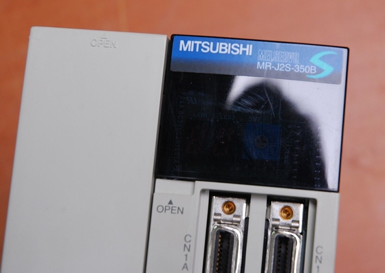 Mitsubishi MR-J2S-200B-RS238 AC SERVO AMPLIFIER 50/60HZ 1 YEAR NEW