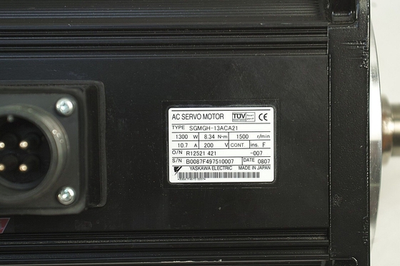 Yaskawa SGMGH-13ACA21 AC SERVO MOTOR 1.3KW 200V 10.7A 1500RPM NEW