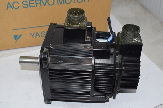 Yaskawa SGMGH-30ACA4C AC SERVO MOTOR 12.7A 2KW 3000RPM 200V NEW