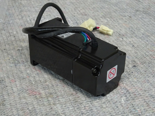 Yaskawa SGM-04A312 AC SERVO MOTOR 400W 200V 2.6A 3000RPM NEW