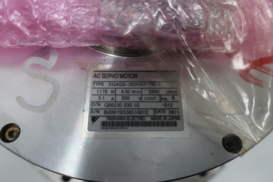 Yaskawa SGAGS-711EA7-YR11 AC SERVO MOTOR 200V 5.1A 2500RPM NEW