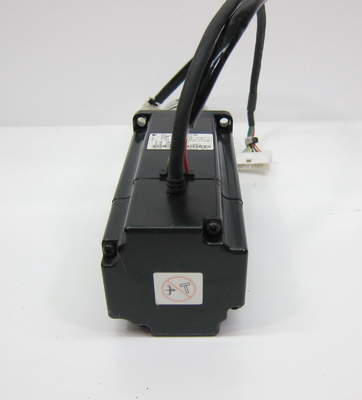 Yaskawa SGM-04A3NT12 AC SERVO MOTOR 200V 2.6A 3000RPM 400W NEW