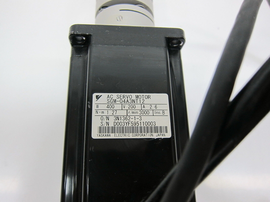 Yaskawa SGM-04A3NT12 AC SERVO MOTOR 200V 2.6A 3000RPM 400W NEW
