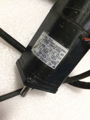 Yaskawa SGM-01A314B AC SERVO MOTOR 200V 0.87A 100W 3000RPM NEW
