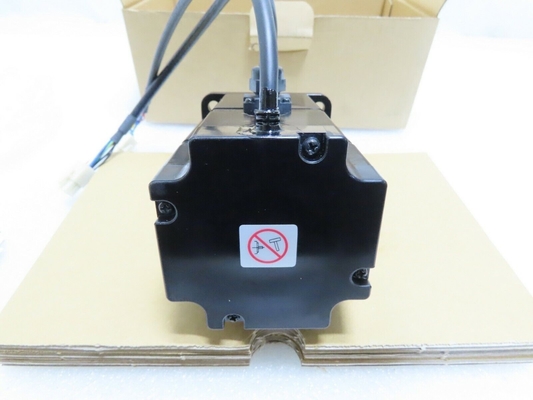 Yaskawa SGMP-03B312 AC SERVO MOTOR 100V 11A 50/60HZ 1 YEAR WARRANTY NEW