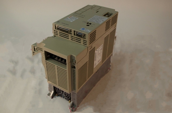 Yaskawa SGDB-03ADM AC SERVO AMPLIFIER 200-230V 3A 0.3KW 3 PHASE NEW