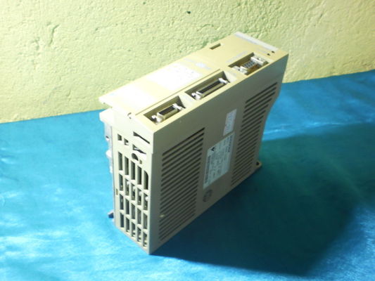 Yaskawa SGDE-02AP AC SERVO AMPLIFIER 4/2A 200-230V 50/60HZ 200W NEW