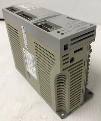 Yaskawa SGDL-04AP AC SERVO AMPLIFIER 200-230V 6A 400W 50/60HZ NEW