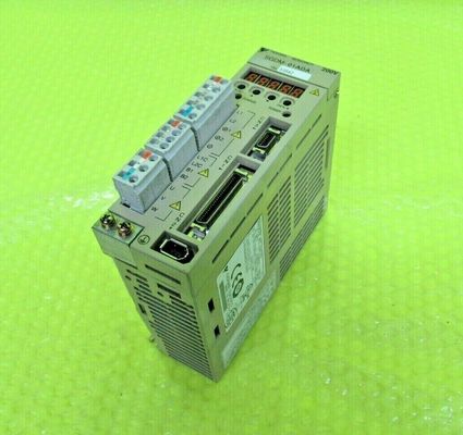Yaskawa SGDM-01ADA AC SERVO AMPLIFIER 200-230V 2A 0.1KW 50/60HZ NEW