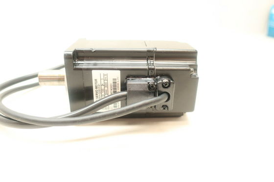 Yaskawa SGMAH-02BBAB1 AC SERVO MOTOR 200V 2A 200W 3000RPM NEW