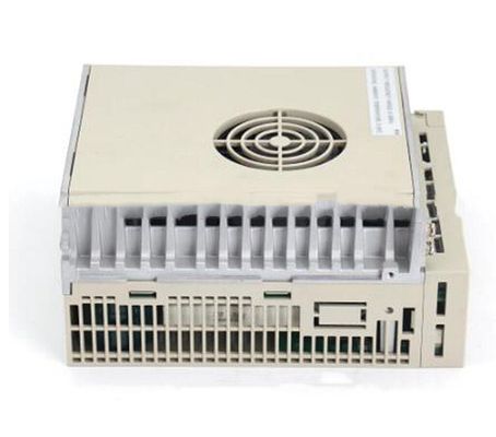 Yaskawa SGDM-05ADA AC SERVO AMPLIFIER 200-230V 5.5A 0.5KW NEW