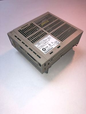 Yaskawa SGDM-05ADAY61 AC SERVO AMPLIFIER 200-230V 5.5A 0.5KW NEW