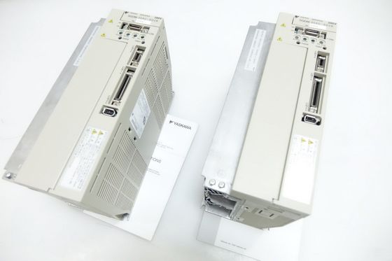 Yaskawa SGDM-08AC-SD2B AC SERVO AMPLIFIER 200-230V 5.5A 0.5KW NEW