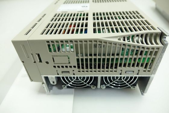 Yaskawa SGDM-08AC-SD2B AC SERVO AMPLIFIER 200-230V 5.5A 0.5KW NEW