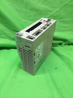 Yaskawa SGDS-04A12AY27 AC SERVO AMPLIFIER 200-230V 4.7A 400W NEW