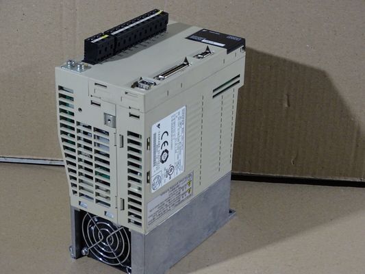 Yaskawa SGDS-15A01A AC SERVO AMPLIFIER 200-230V 7.3A 1.5KW NEW