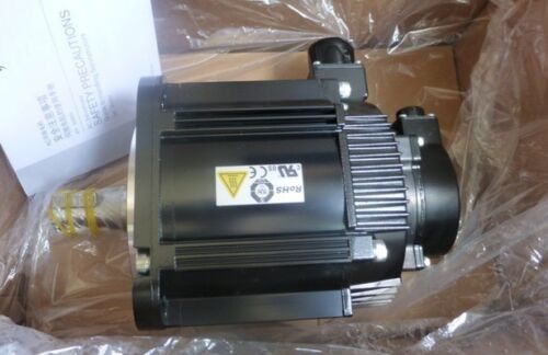 Yaskawa SGM-01A3SO11 AC SERVO MOTOR 100W 200V 0.87A 3000RPM NEW
