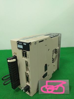 Yaskawa SGDV-7R6A15A AC Servo Amplifier 200-230V 4.9A 1KW NEW