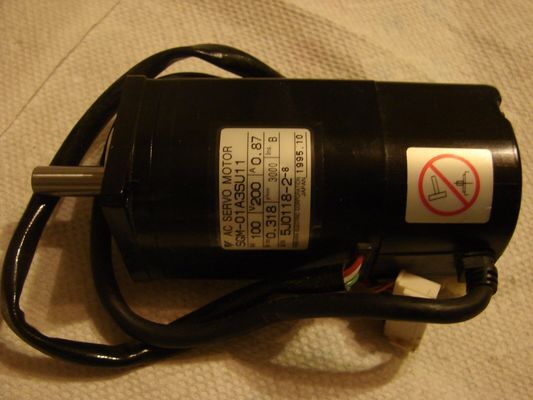 Yaskawa SGM-01A3NT23 AC SERVO MOTOR 100W 200V 0.87A 3000RPM NEW