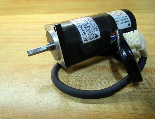 Yaskawa SGM-01B3FJ11 AC SERVO MOTOR 100W 100V 2.2A 3000RPM NEW