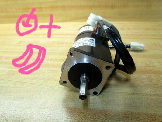 Yaskawa SGM-01B3FJ11 AC SERVO MOTOR 100W 100V 2.2A 3000RPM NEW