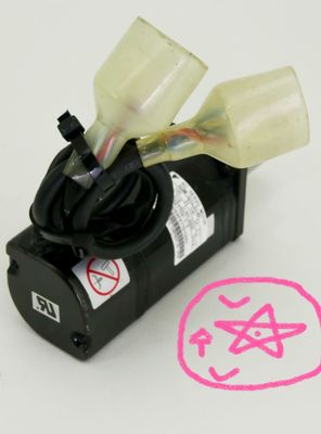 Yaskawa SGM-01L314 AC SERVO MOTOR 100W 100V 2.2A 3000RPM NEW