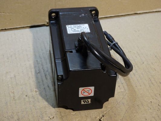 Yaskawa SGM-01U3AP01 AC SERVO MOTOR 100W 200V 0.87A 3000RPM NEW