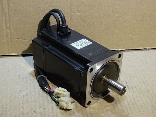 Yaskawa SGM-01U3AP01 AC SERVO MOTOR 100W 200V 0.87A 3000RPM NEW