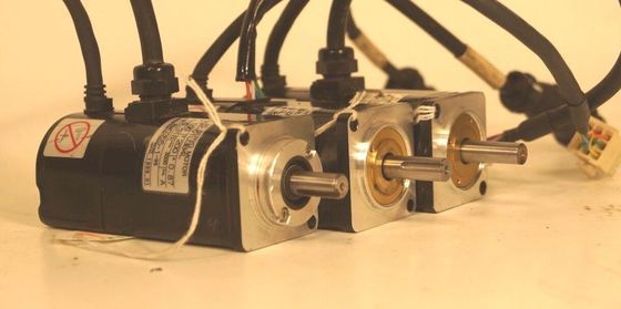 Yaskawa SGM-01U3B4L AC SERVO MOTOR 100W 200V 0.87A 3000RPM NEW