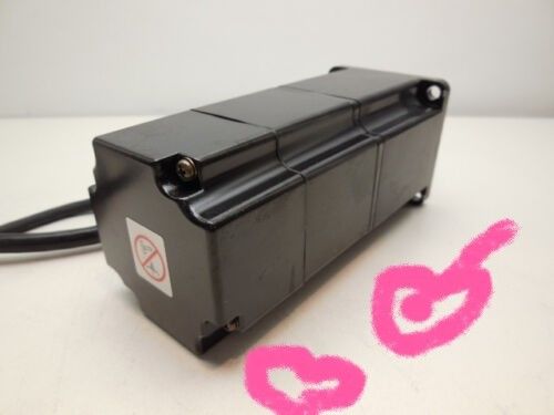 Yaskawa SGM-02A312B AC SERVO MOTOR 200W 200V 2A 3000RPM 1 YEAR NEW