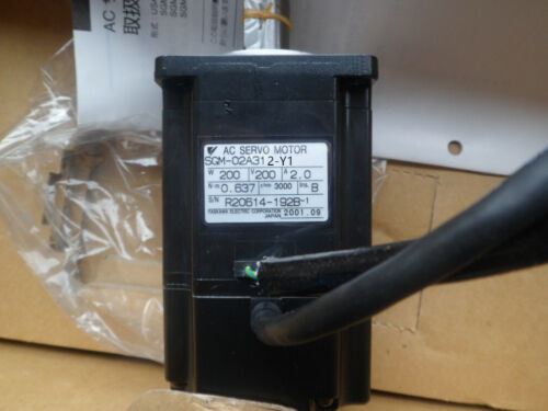 Yaskawa SGM-02A312-Y1 AC SERVO MOTOR 200W 200V 2A 3000RPM NEW