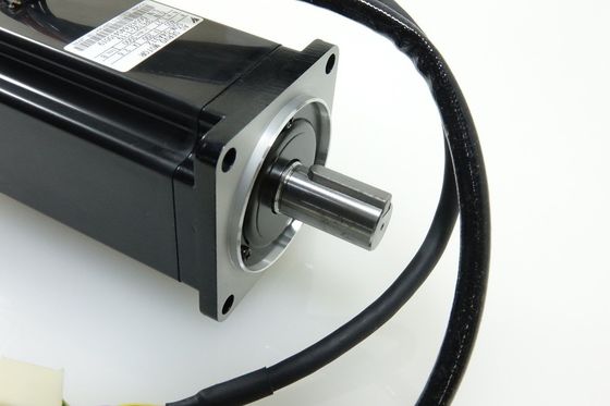 Yaskawa SGM-04A3FJ23 AC SERVO MOTOR 400W 200V 2.6A 3000RPM NEW