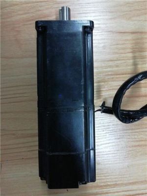 Yaskawa SGM-04AWG36B AC SERVO MOTOR 400W 200V 2.6A 3000RPM NEW