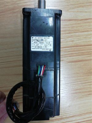 Yaskawa SGM-04A3NT21 AC SERVO MOTOR 400W 200V 2.6A 3000RPM NEW