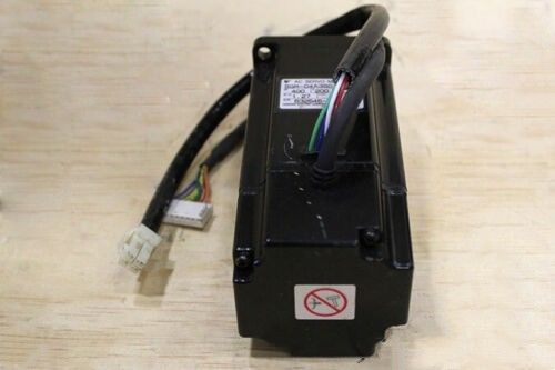Yaskawa SGM-04A3S011 AC SERVO MOTOR 400W 200V 2.6A 3000RPM NEW
