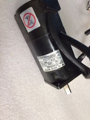 Yaskawa SGM-04AGSU22 AC SERVO MOTOR 100W 200V 0.87A 3000RPM NEW