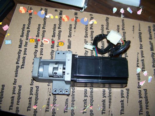 Yaskawa SGM-04AWNS12 AC SERVO MOTOR 400W 200V 2.6A 3000RPM NEW