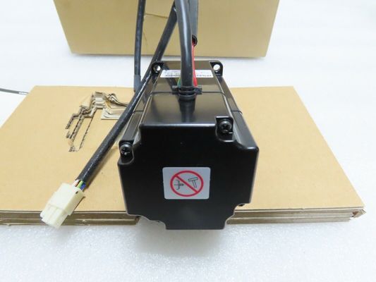 Yaskawa SGM-04UW12 AC SERVO MOTOR 400W 200V 2.6A 3000RPM NEW