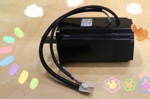 Yaskawa SGM-08A3S011 AC SERVO MOTOR 750W 200V 4.4A 3000RPM NEW
